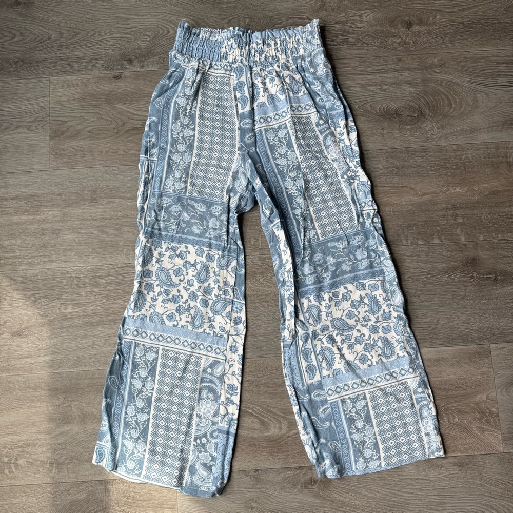 Sienna Sky Size S Blue and White Patterned Pants